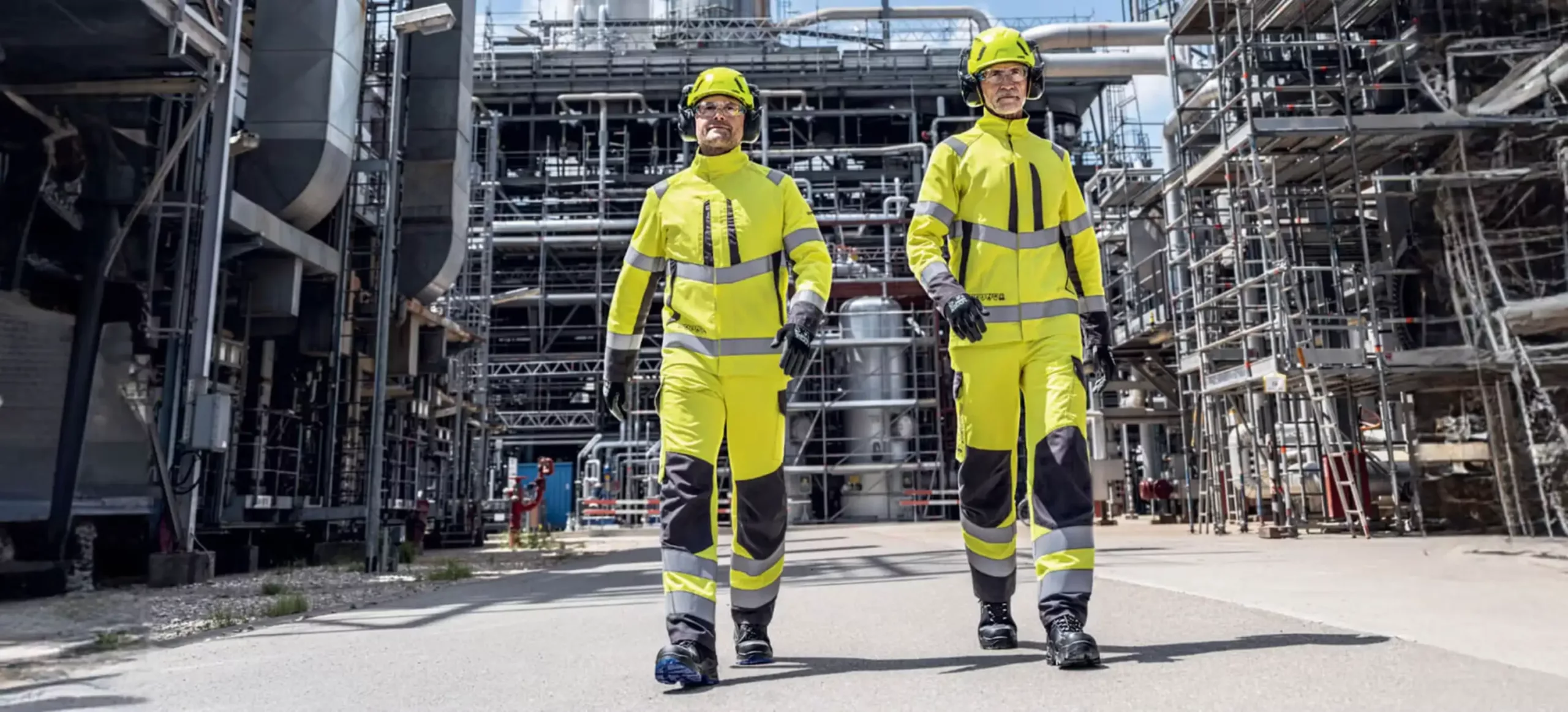 Coverall Safety Standards: Avoid Risks & Cut Procurement Costs