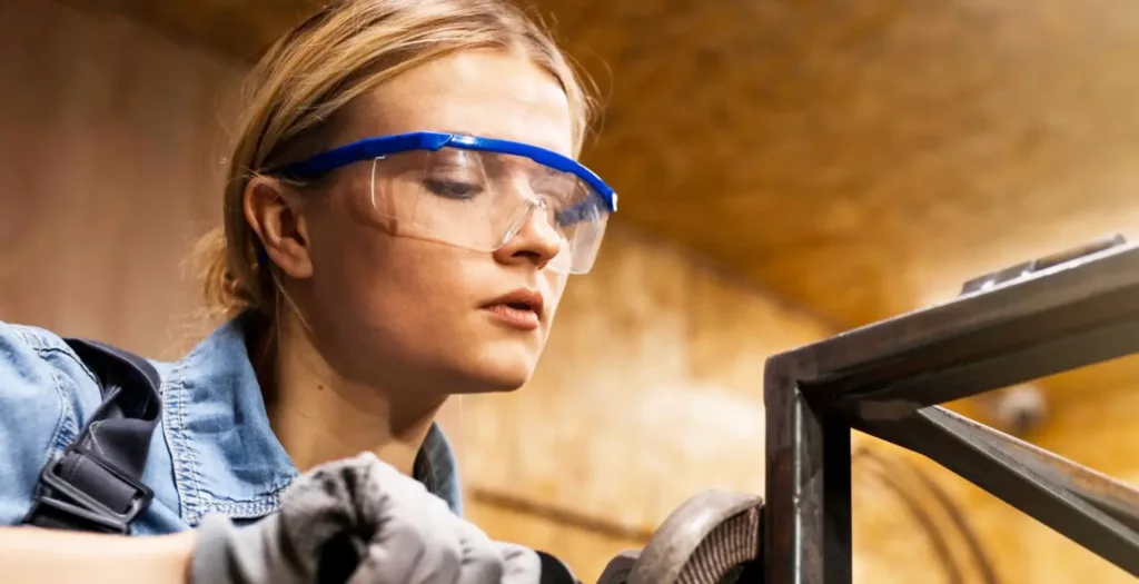 How to Buy the Right Types of Safety Glasses for Your Team